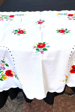 Hand embroidered outlet tablecloth 34